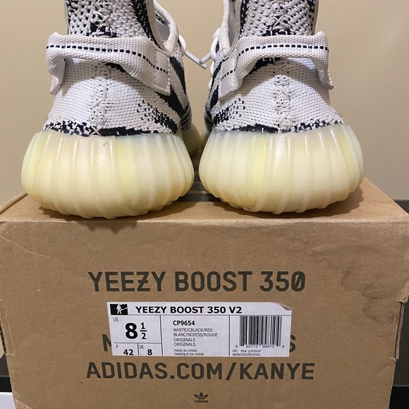 Yeezy 2017zebra 350 r9/10 condition size 8.5 mens - Picture 3 of 7